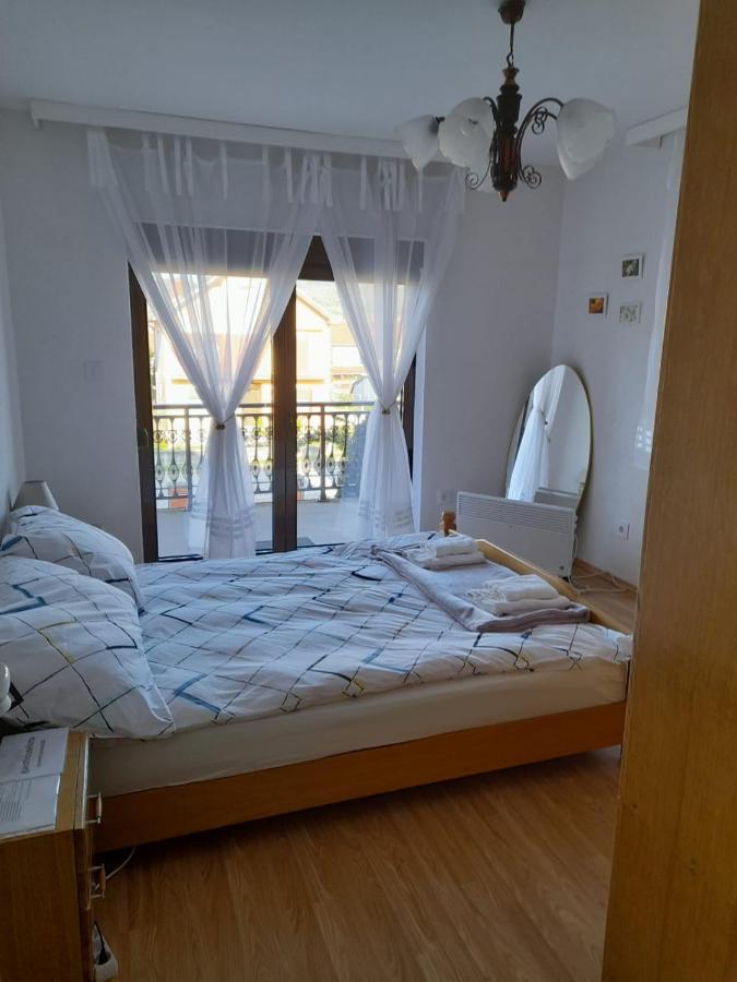 Guest House Lona Golubac Extérieur photo
