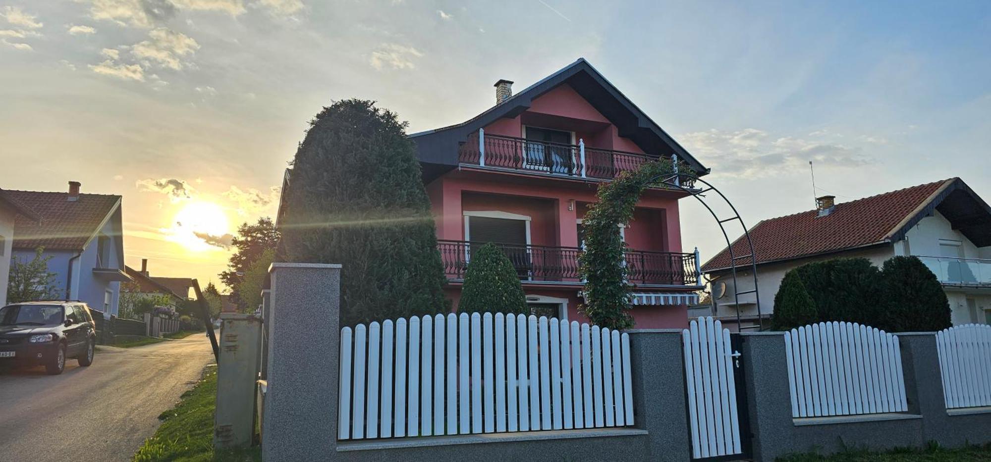 Guest House Lona Golubac Extérieur photo