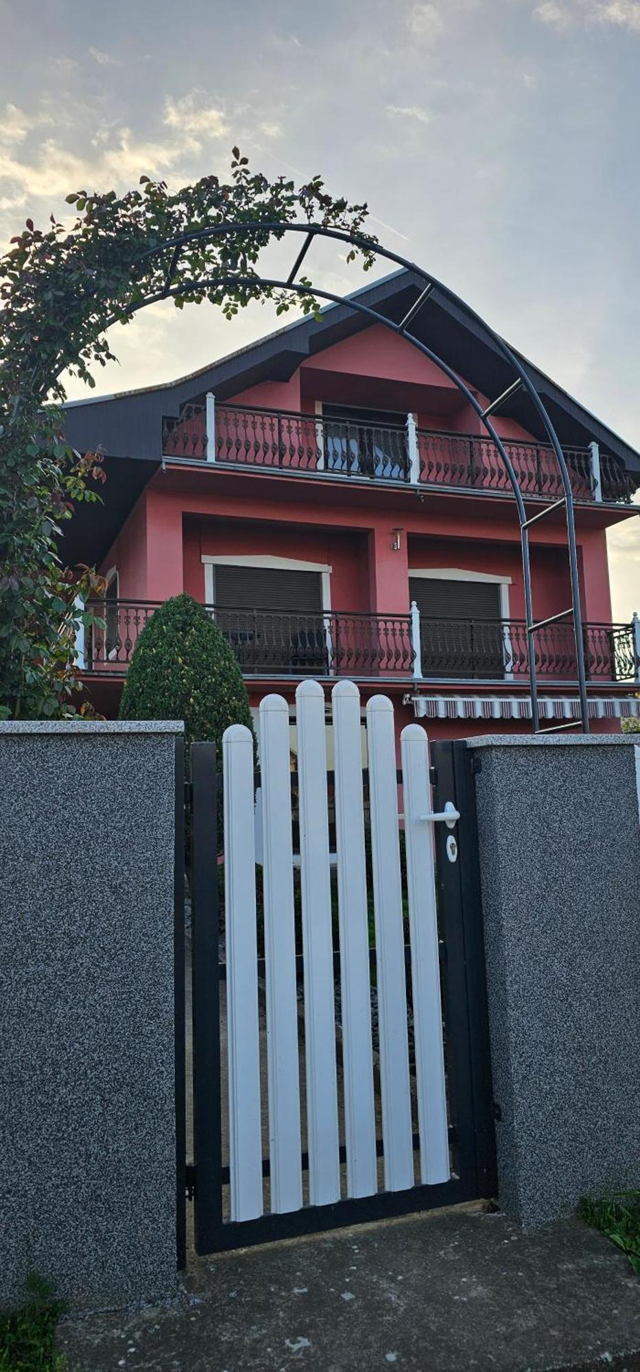 Guest House Lona Golubac Extérieur photo